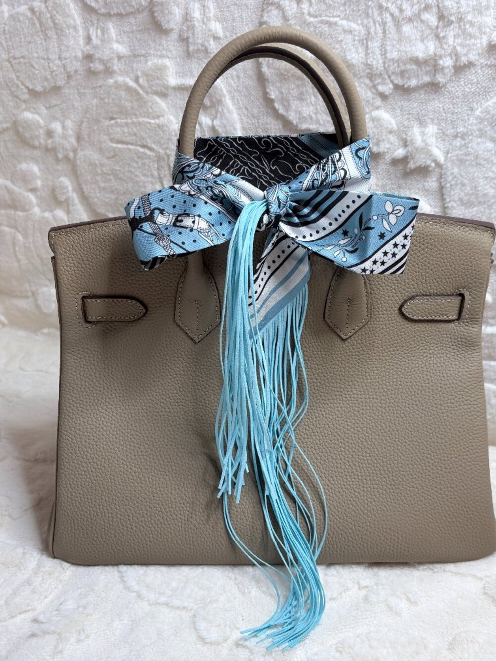 Trendy Fringe Handbag Wraps in several colors - Picture 7 of 15